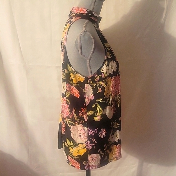 LOVE X DESIGN Black Floral Button Neck Halter, Size: XL - Picture 7 of 11